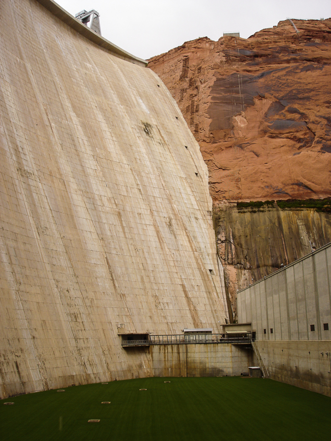 glen canyon dam from bottom
