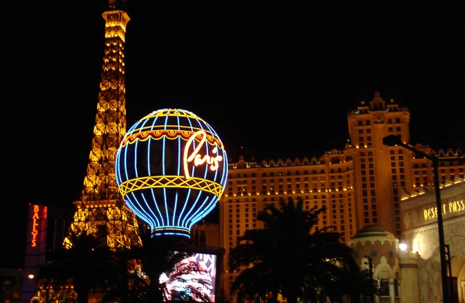 las vegas paris by night