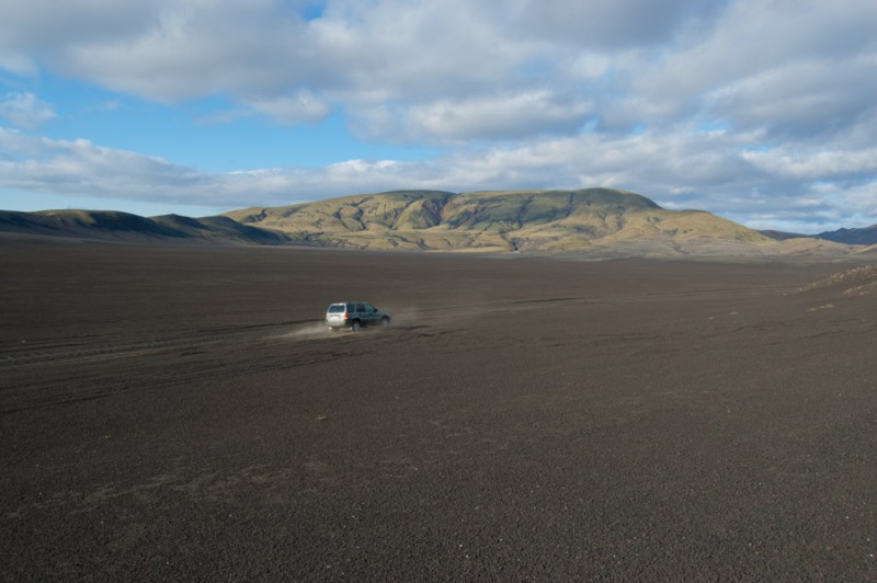 iceland jeep alone
