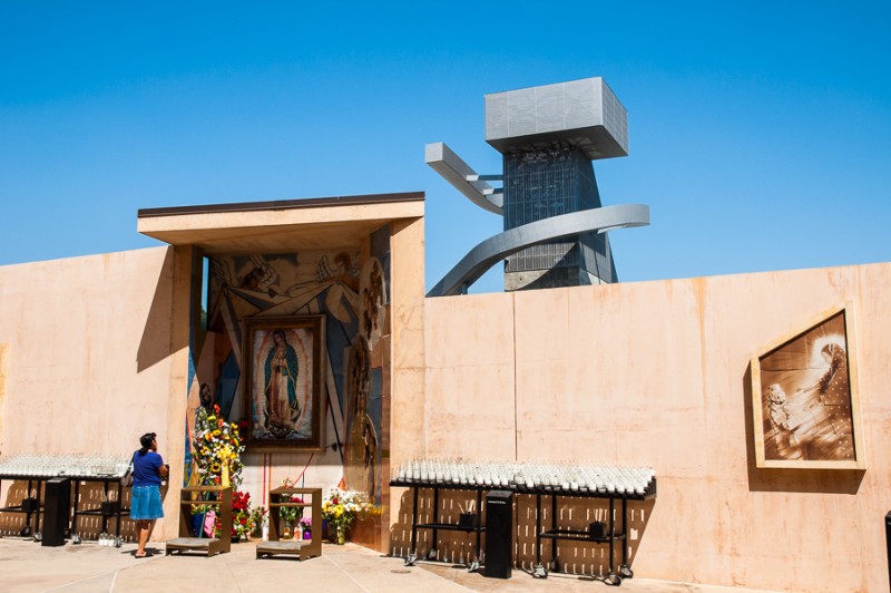 los angeles modern church entrance