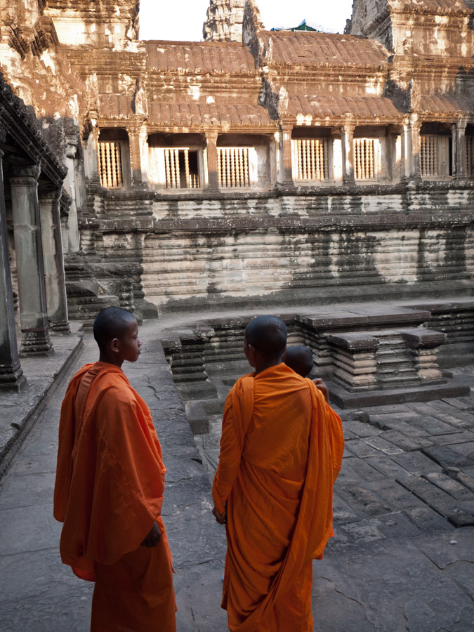 angkor vat young monks