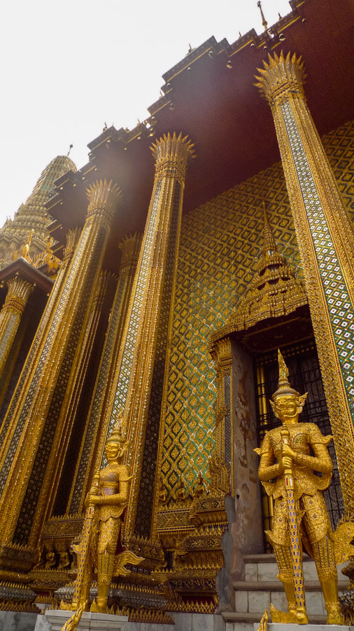 bangkok wat pho temple entrance
