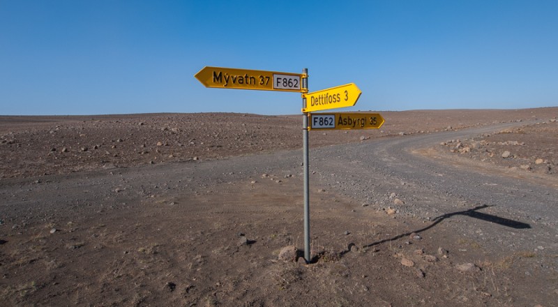iceland track yellow signs