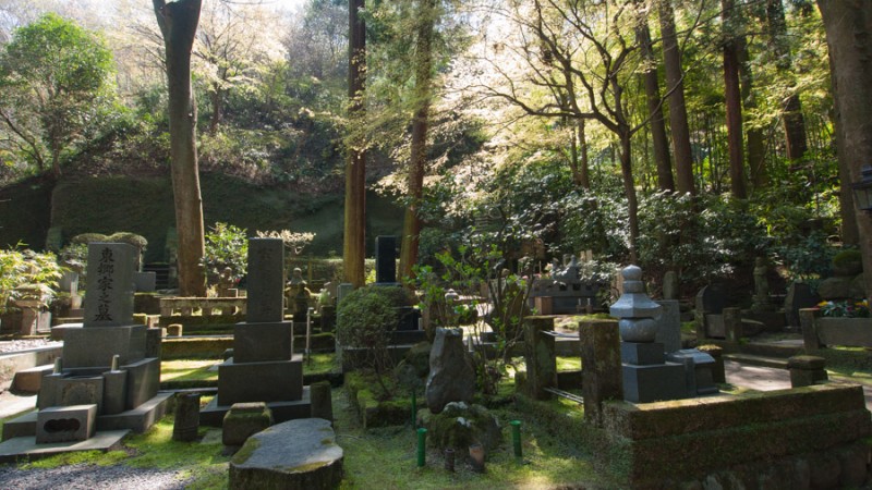 japan kamakura graveyard