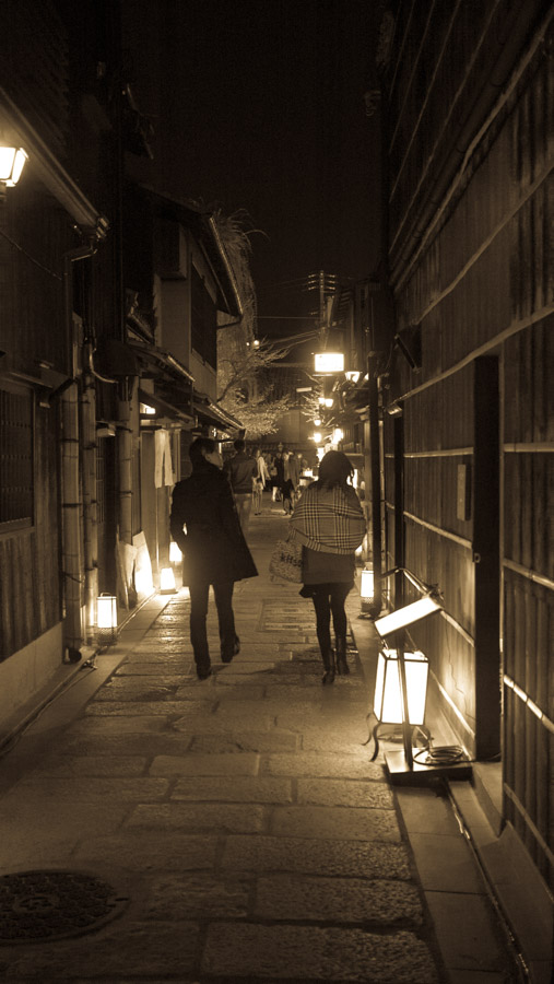 japan kyoto streets at night