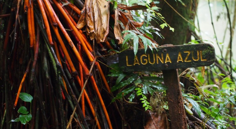 costa rica laguna azul sign
