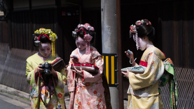 japan geishas and cameras