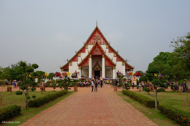 thailand ayutthaya busy temple
