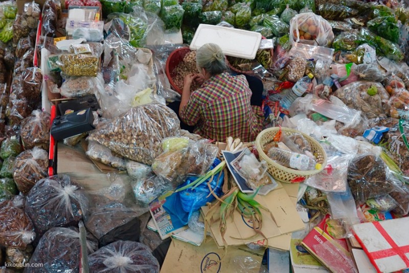 thailand chiang mai lost in the middle of the market