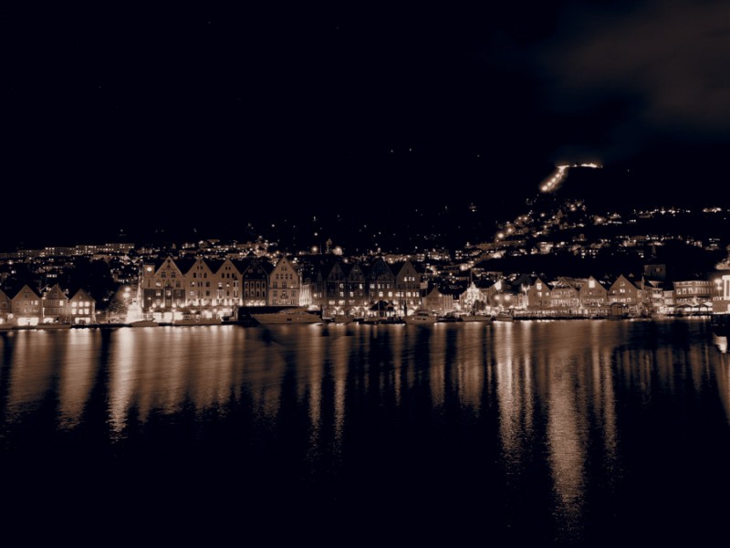 bryggen by night