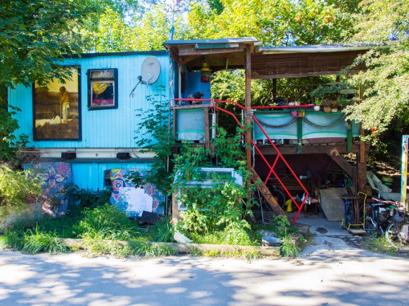 copenhaguen christiania small house
