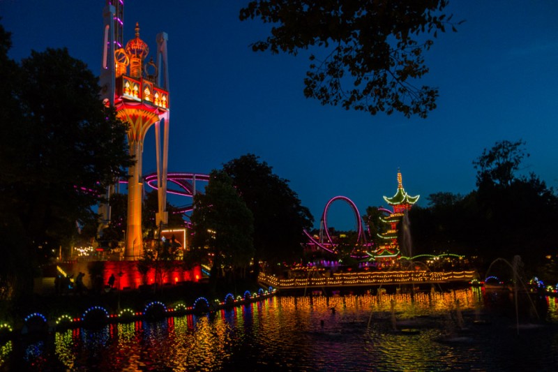 copenhaguen tivoli by night