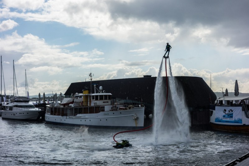 oslo flying man