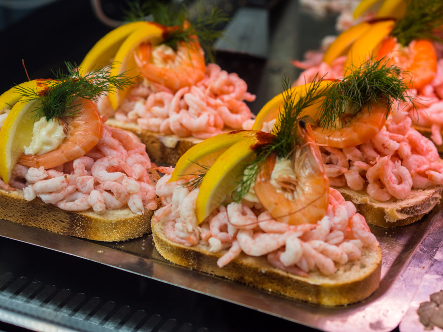 torvehallerne scampi smorrebrod