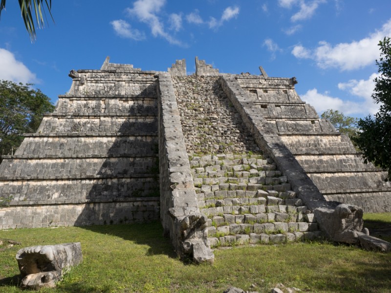 chichen itza small pyramid
