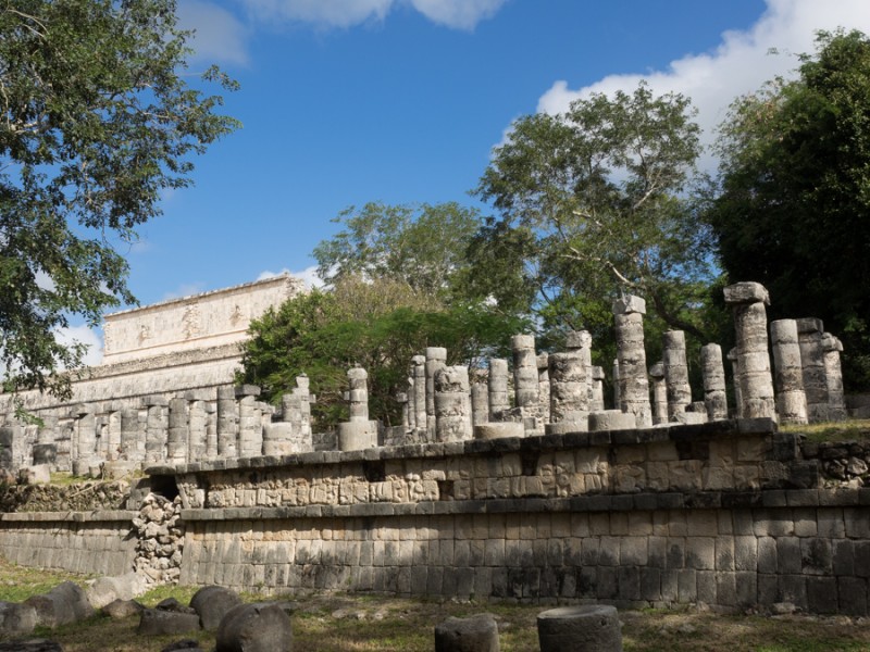 chichen itza temple pillars