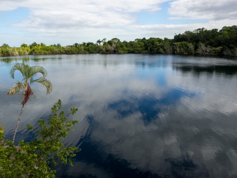 laguna bacalar large cenote