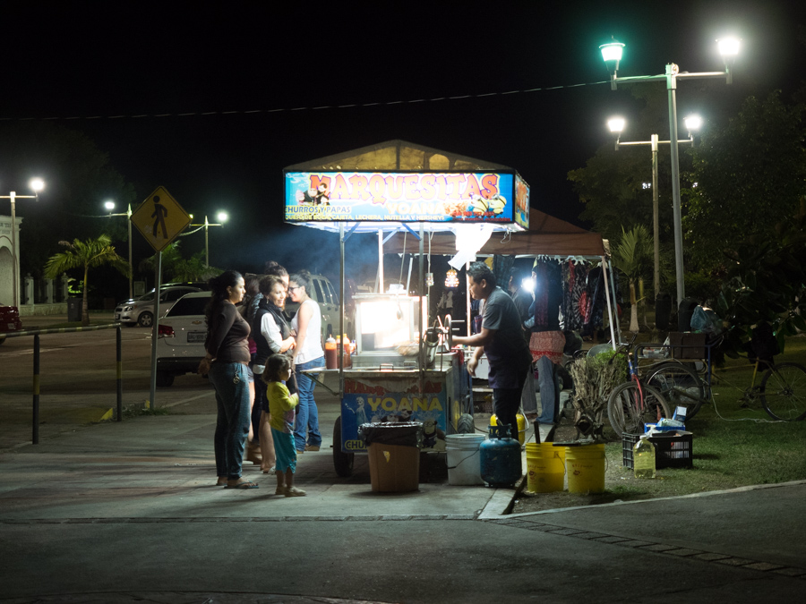 laguna bacalar marquesitas