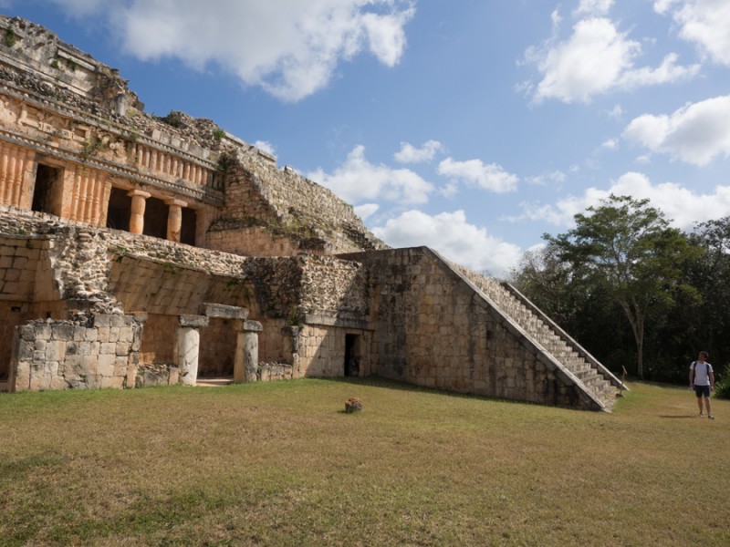 ruta puuc abandonned temple