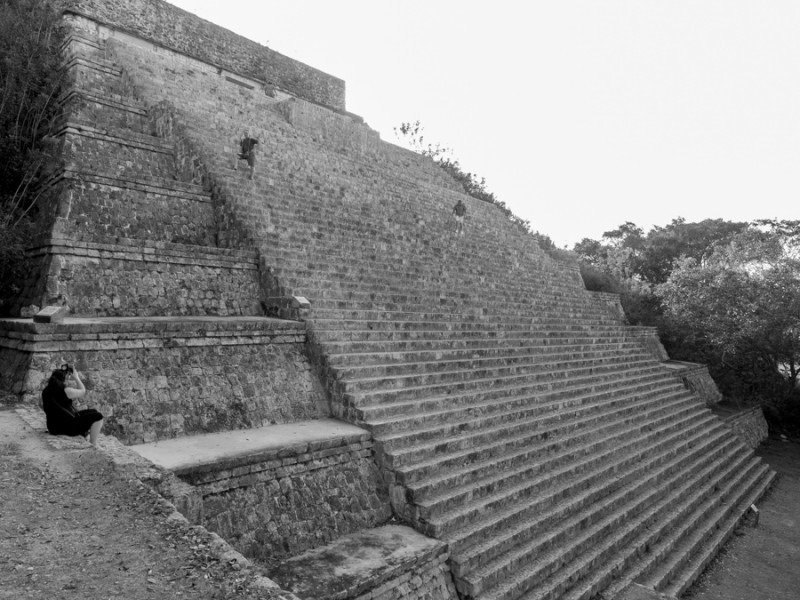 uxmal bw