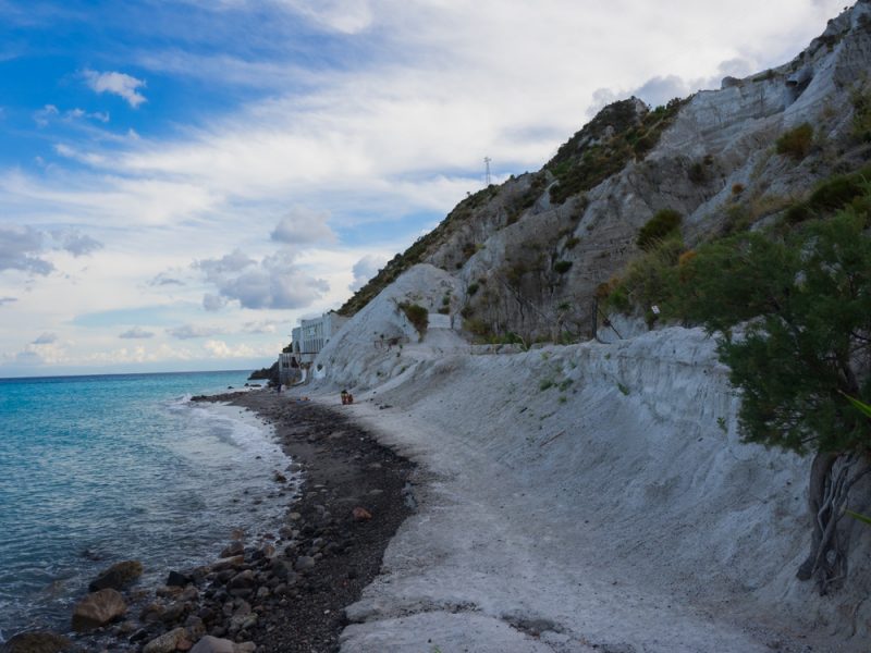 lipari havana beach cliff