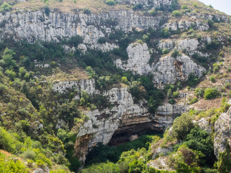 necropoli di pantalica cliffs