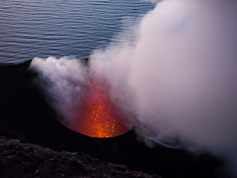 stromboli lava eruption