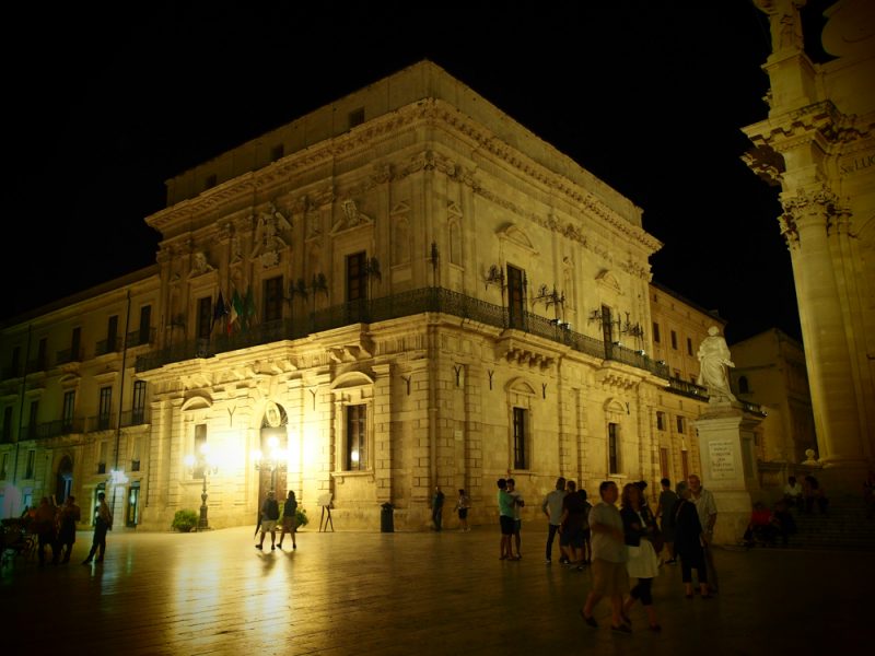 syracuse main square at night