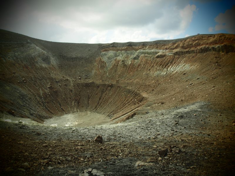 vulcano crater