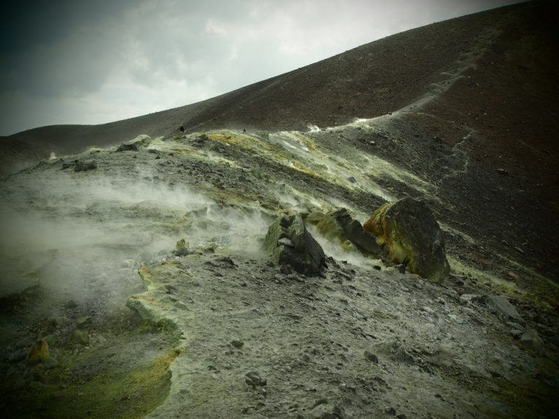 vulcano sulfur hike
