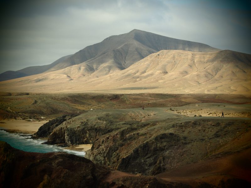 papagayo mountains lanzarote