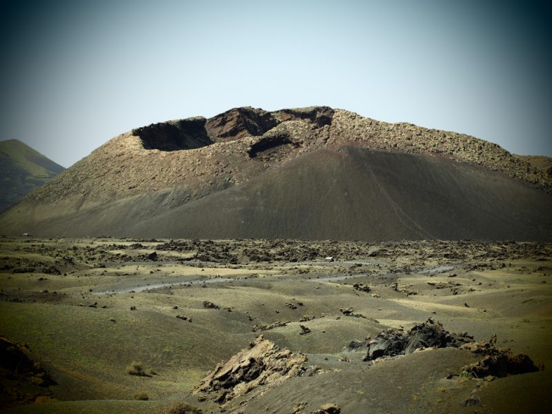 timanfaya parc cracked volcano