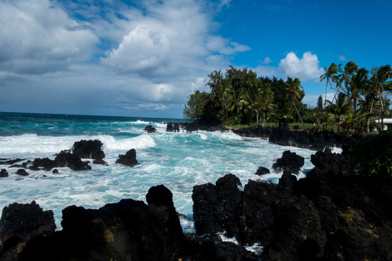 hawaii road to hana waves