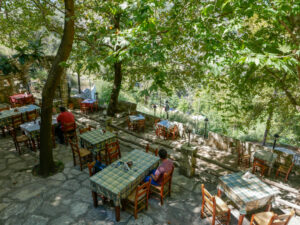 crete taverna kastros argyroupoli2