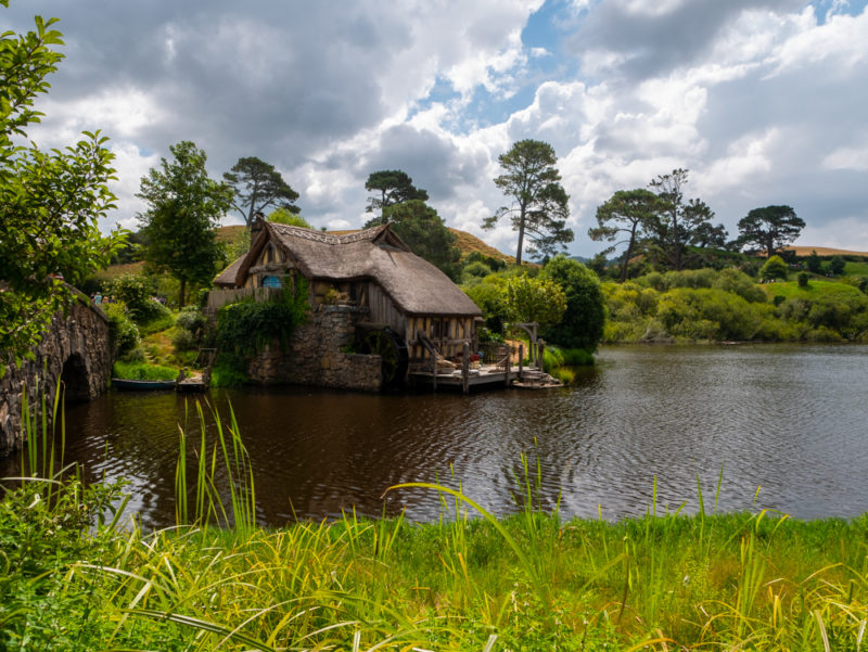 new zealand hobbiton lake