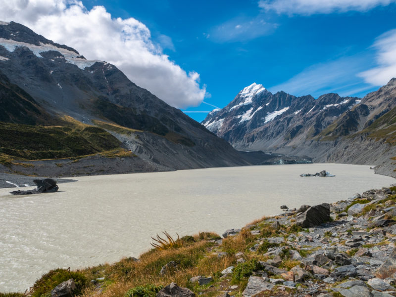 new zealand mount cook hooker valley track icy lake