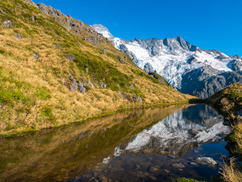 new zealand mount cook mueller hut hike lake