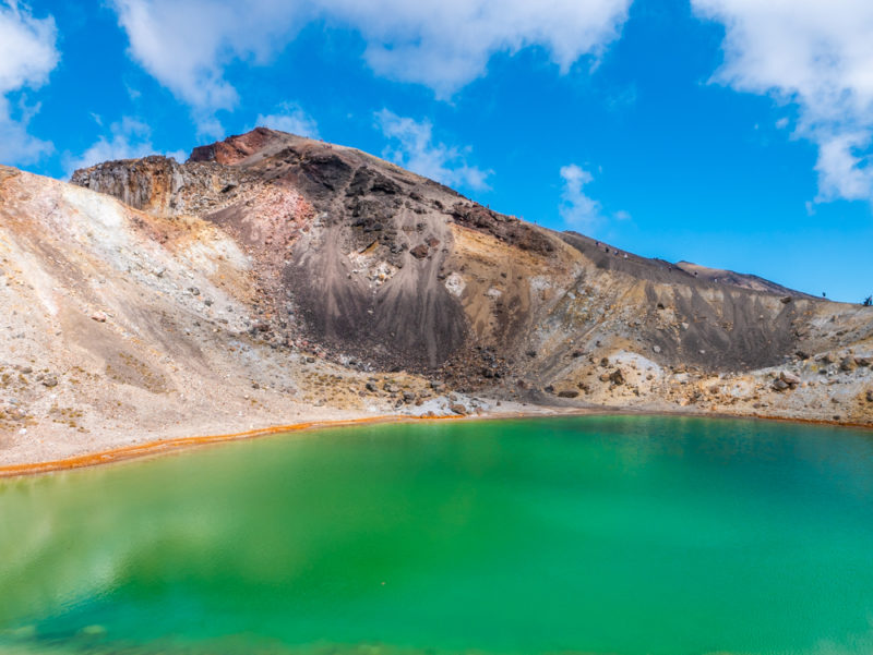 new zealand tongariro crossing green lake