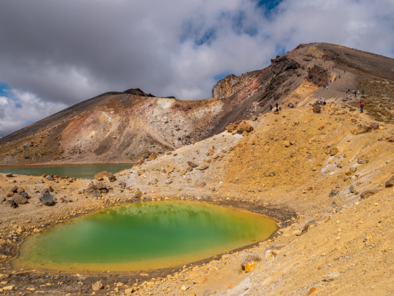 new zealand tongariro crossing green lakes