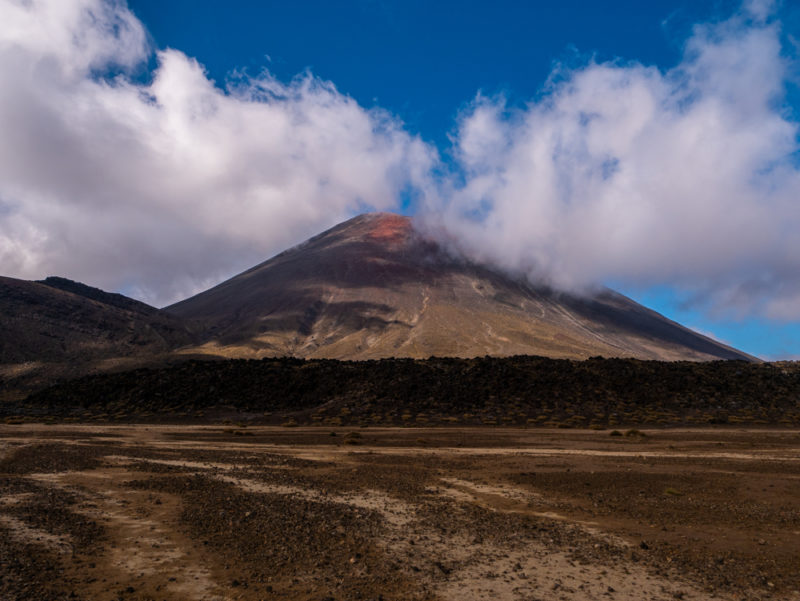 new zealand tongariro crossing volcano