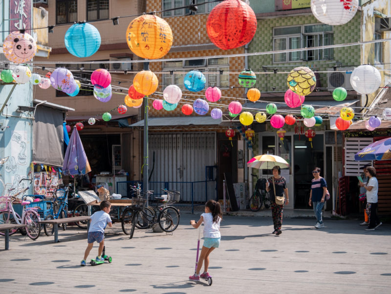 hong kong children at play